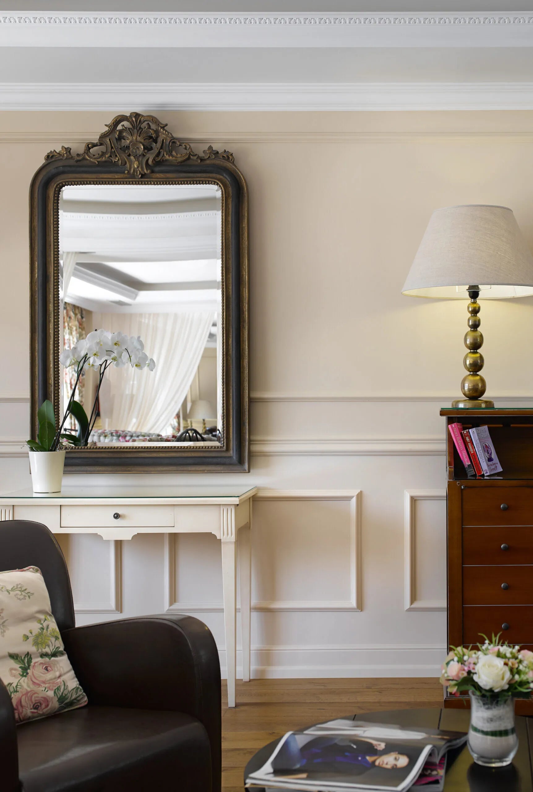 Z3 ARSTYL® 2M NMC Ceiling Coving in classic style interior | DecorMania UK